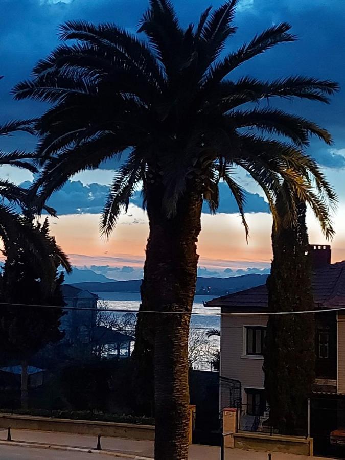 Celil Pansiyon Ayvalik Bagian luar foto