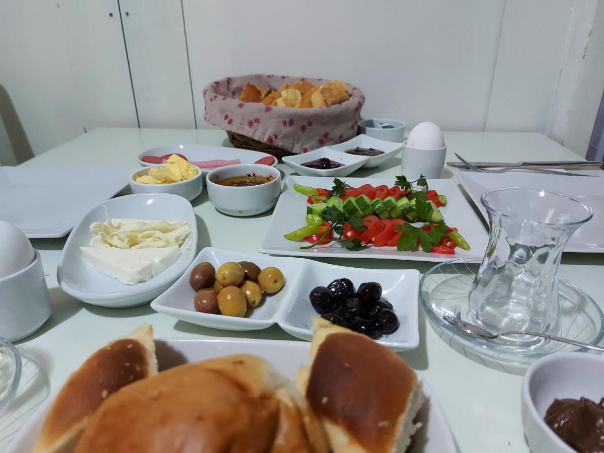Celil Pansiyon Ayvalik Bagian luar foto